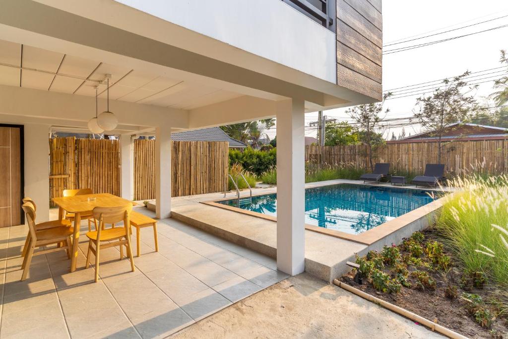 Bazén v ubytování Brand-new Aewmai Pool Villa&Promotion◆byน้องมังคุด nebo v jeho okolí