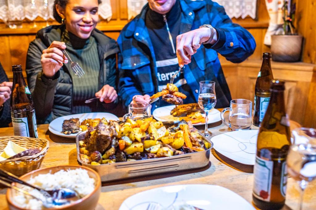 Jídlo v hostelu nebo okolí