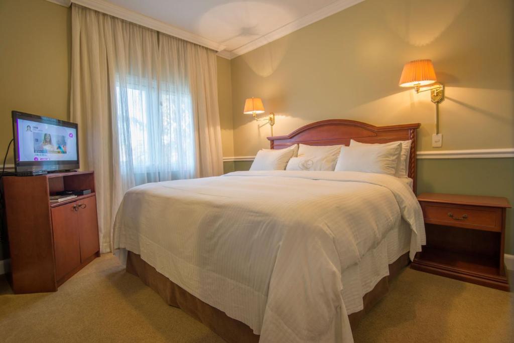 Postel nebo postele na pokoji v ubytování Hotel Villa Morra Suites