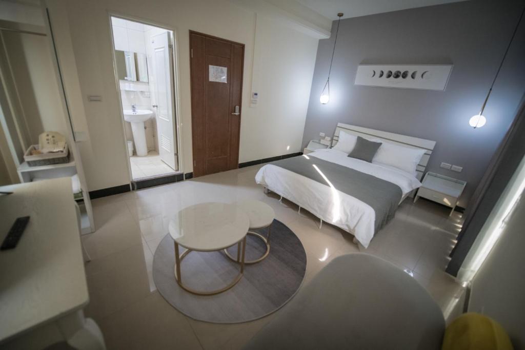 Postel nebo postele na pokoji v ubytování 漫時光 旅空間 ManLu INN