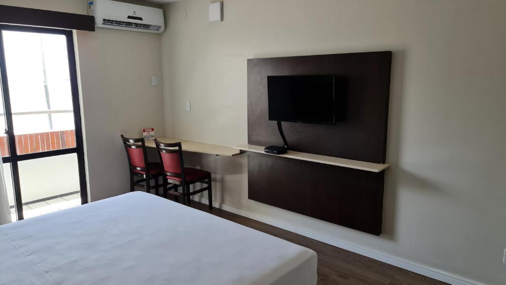TV a/nebo společenská místnost v ubytování Brisamar Hotel & SPA São Luís