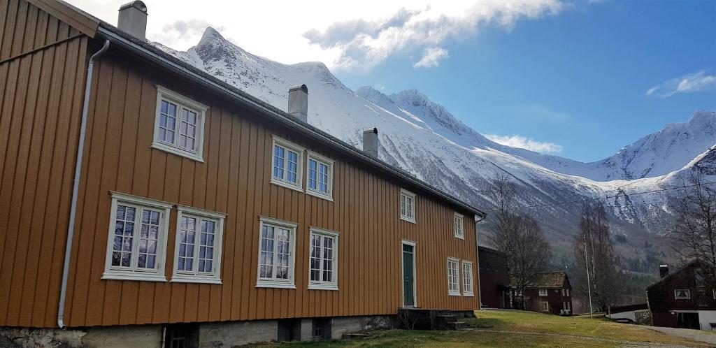 Zgradba, v kateri se nahaja apartma