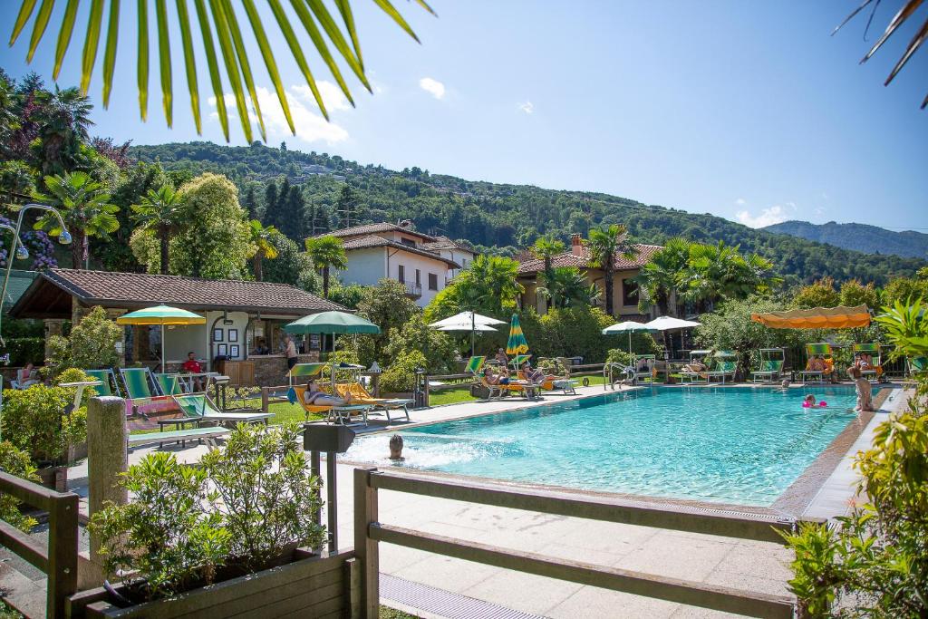 Bazén v ubytování Hotel Della Torre nebo v jeho okolí
