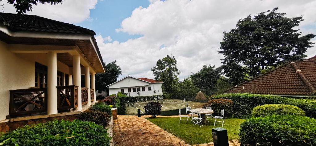 Aed väljaspool majutusasutust Jinja Nile Resort