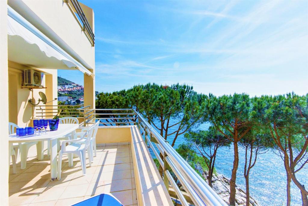 a balcony with a table and chairs and the ocean at Mare Nostrum 18 Roses - Immo Barneda in Roses