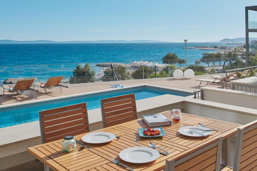 Bazén v ubytovaní Eol Apartments Split alebo v jeho blízkosti