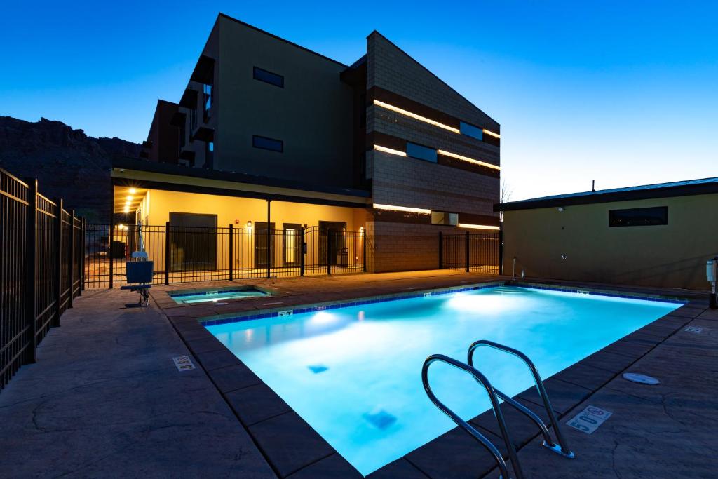 Bazén v ubytování Scenic View Inn & Suites Moab nebo v jeho okolí