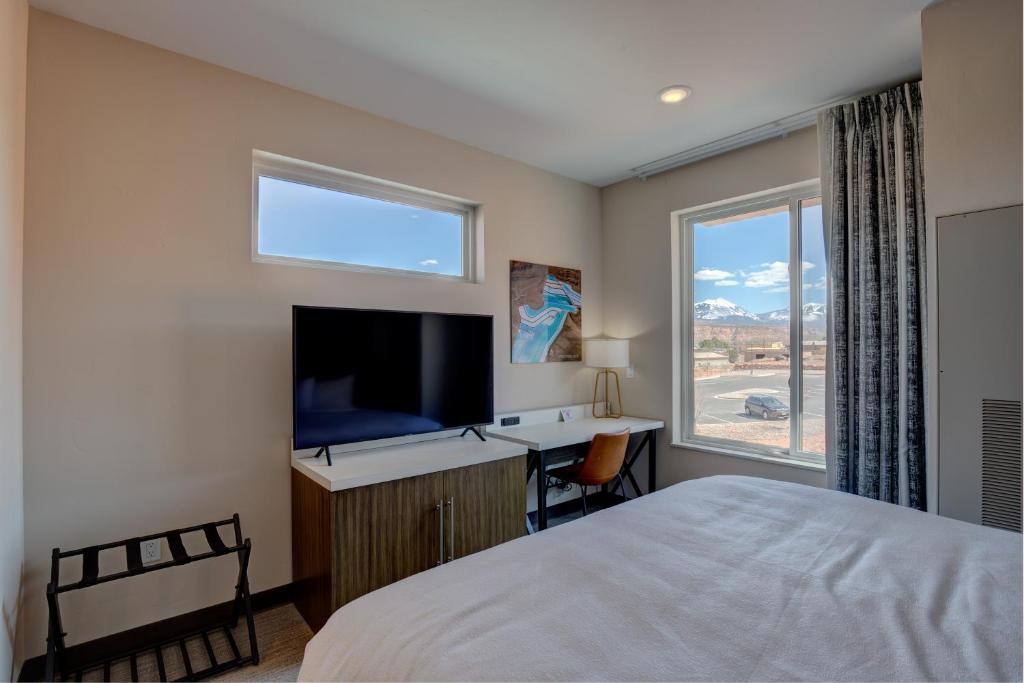 Postel nebo postele na pokoji v ubytování Scenic View Inn & Suites Moab