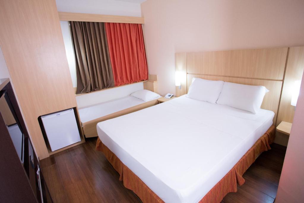 Postel nebo postele na pokoji v ubytování ibis Feira de Santana