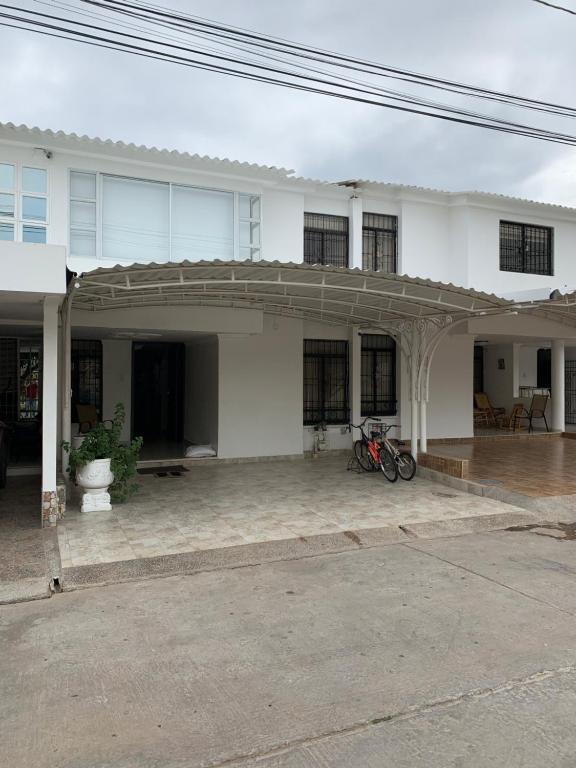 Edificio en el que se encuentra el hostal o pensión