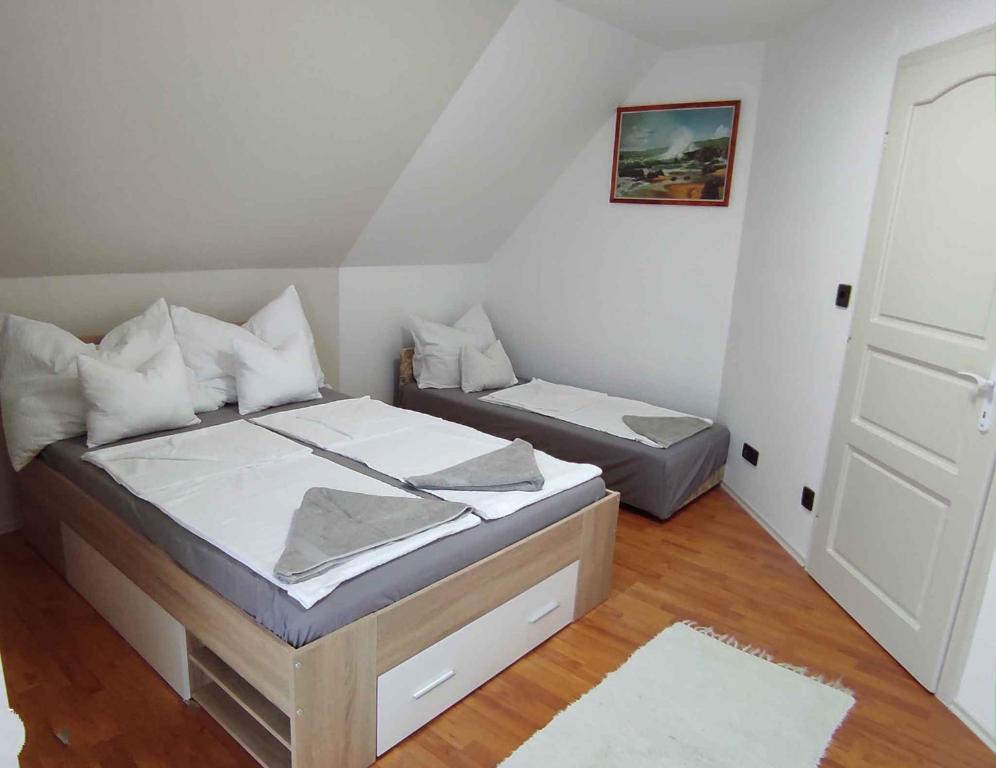 a small bedroom with two beds and a door at Apartment Gyenesdias 19 in Gyenesdiás