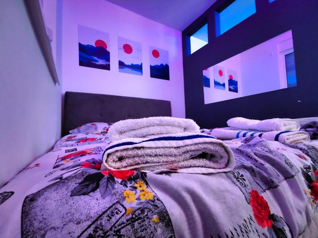 Krevet ili kreveti u jedinici u okviru objekta ⋆⋆⋆⋆⋆ Ćuprija LUX Apartments ⋆⋆⋆⋆⋆ Parking and WiFi Included