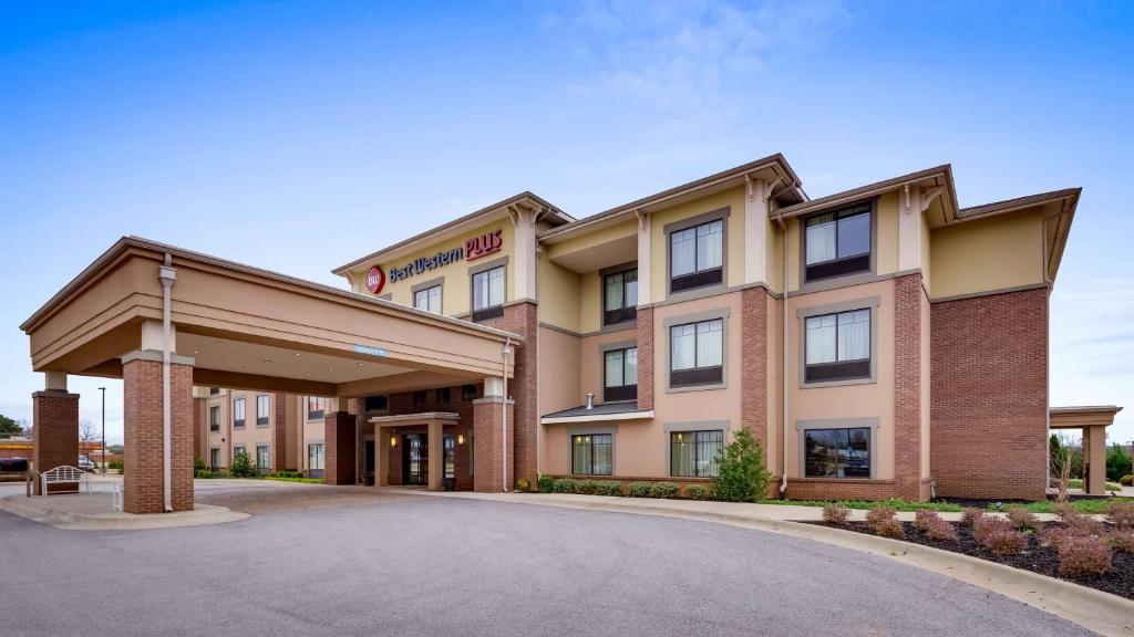 a rendering of a hotel with a parking lot at Best Western Plus Tuscumbia/Muscle Shoals Hotel & Suites in Tuscumbia
