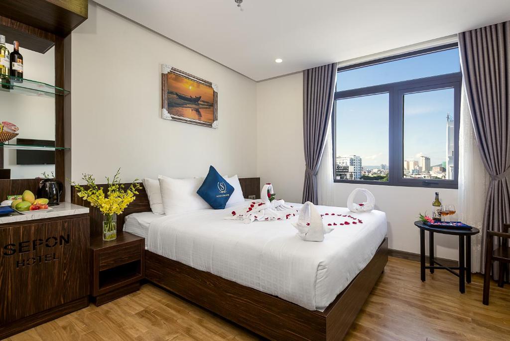 Postel nebo postele na pokoji v ubytování Sepon Blue Hotel
