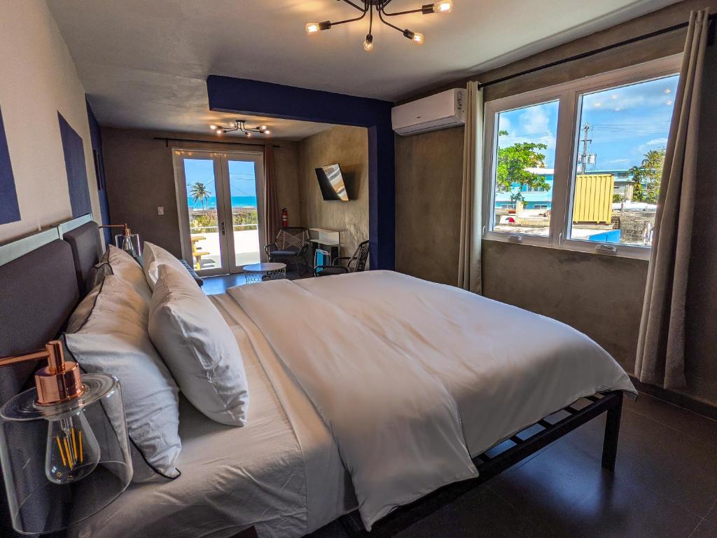 The Surfing Turtle - Deluxe King Suite