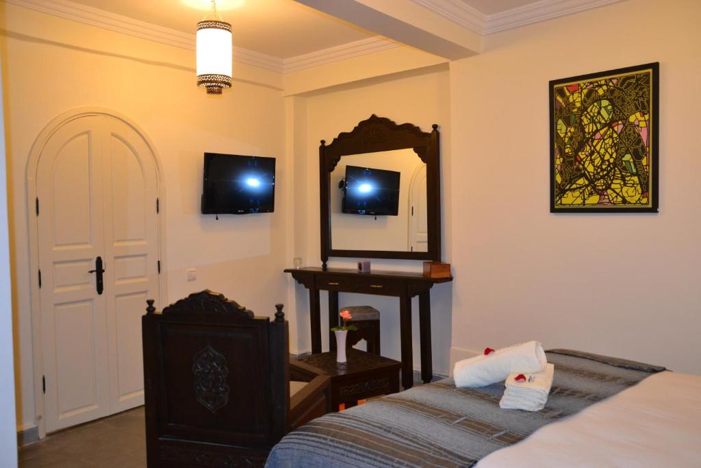 Postel nebo postele na pokoji v ubytování Hotel Riad Ben Atar