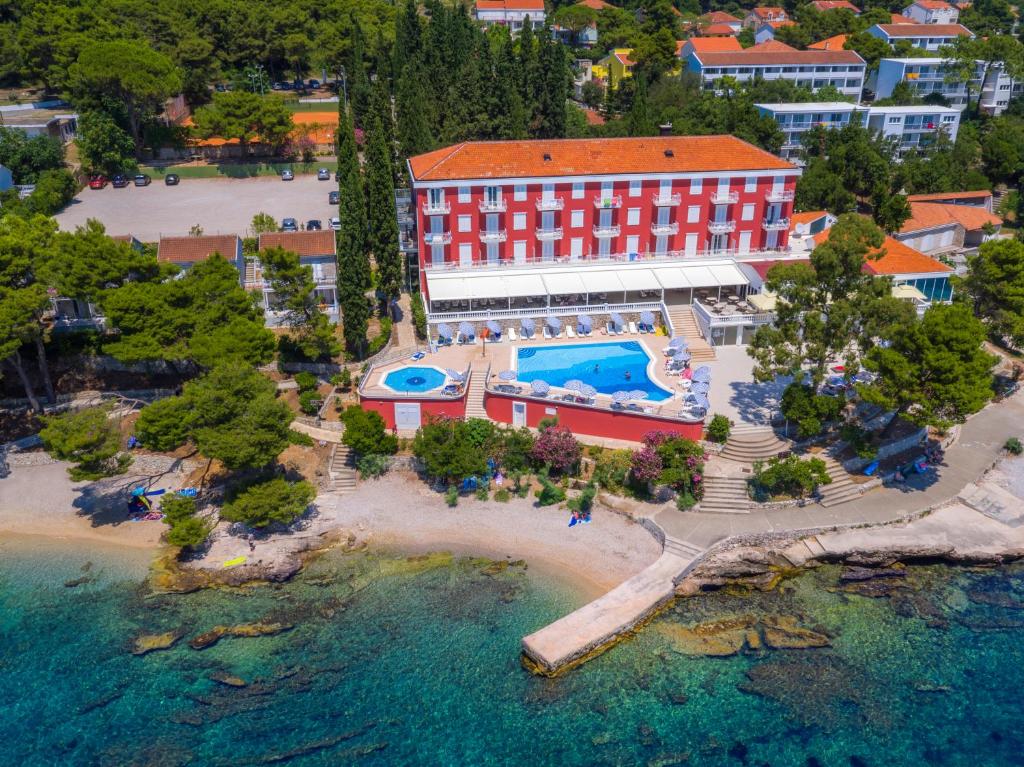 Bazen u objektu Aminess Younique Bellevue Hotel ili u blizini