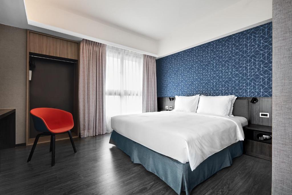 Postel nebo postele na pokoji v ubytování Holiday Inn Express Kaohsiung Love River by IHG