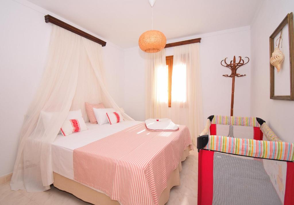 Ένα ή περισσότερα κρεβάτια σε δωμάτιο στο 003 Casa Ca Ses Nines ETV15535 by Mallorca Charme