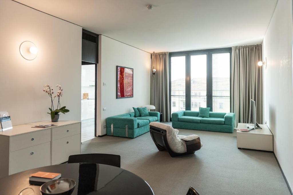 Ruang duduk di DUPARC Contemporary Suites