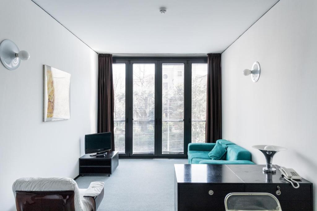Ruang duduk di DUPARC Contemporary Suites