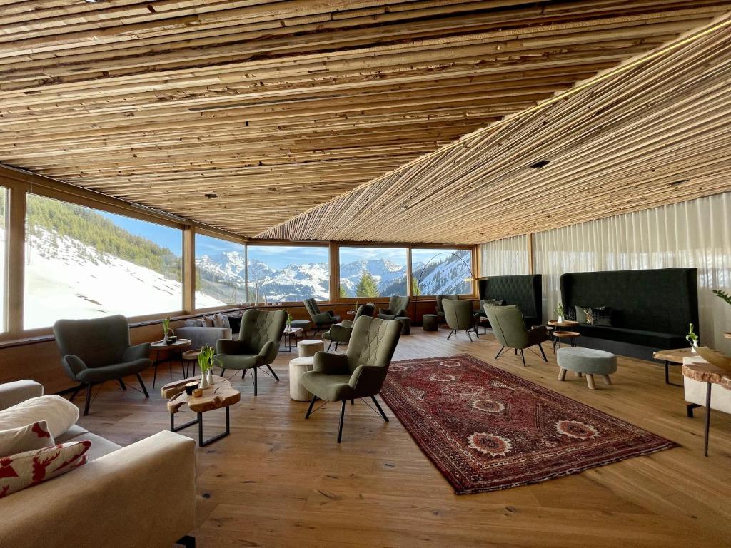 TV a/nebo společenská místnost v ubytování Alpenresort Walsertal