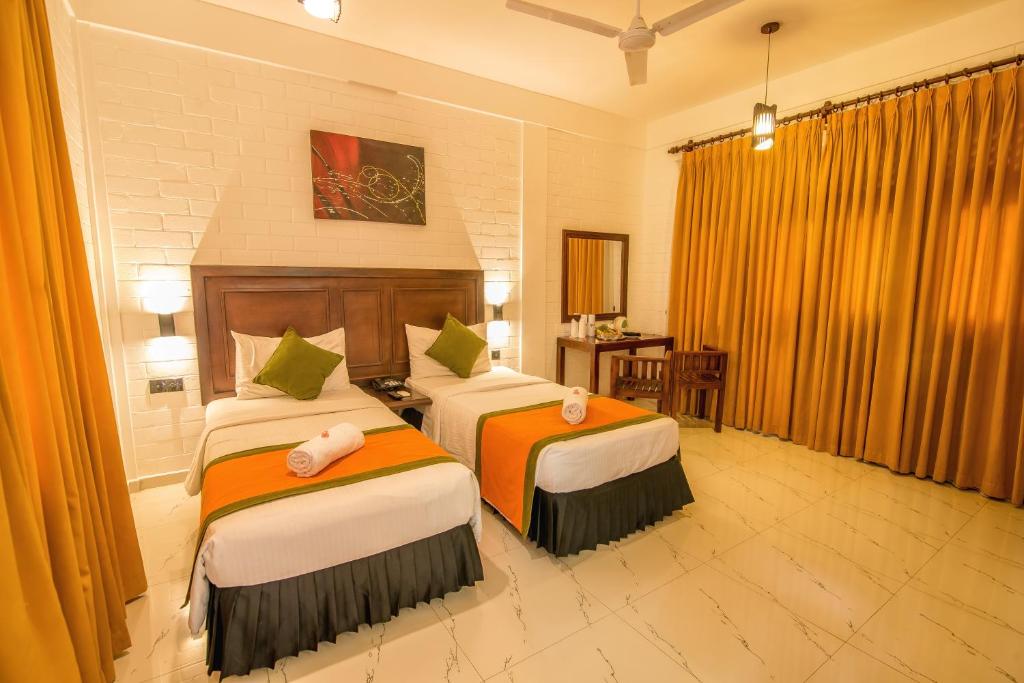 Postel nebo postele na pokoji v ubytování Mahanuge Hotel Polonnaruwa