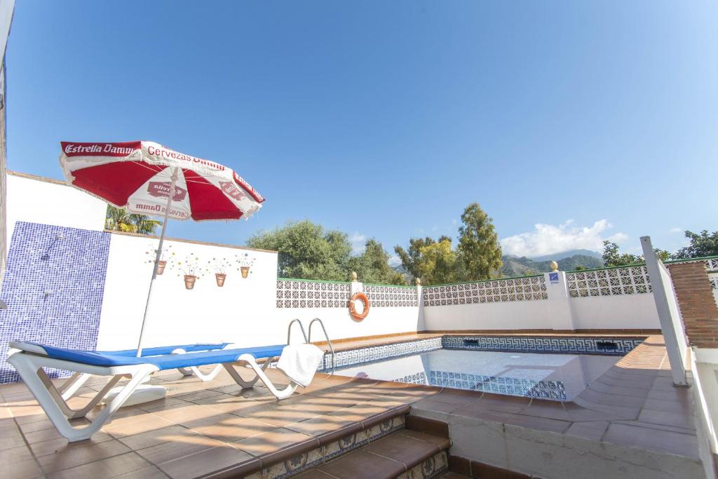 The swimming pool at or close to Villa Vallao Nerja