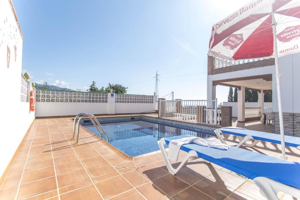 The swimming pool at or close to Villa Vallao Nerja
