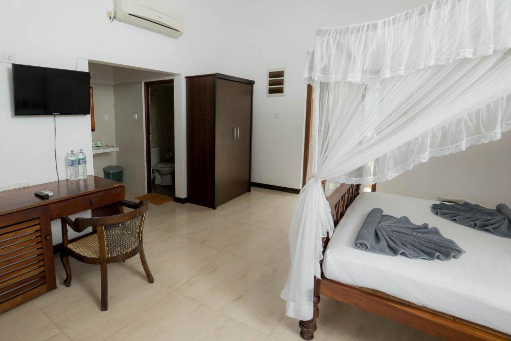 Postel nebo postele na pokoji v ubytování Hotel Neptune Bay unawatuna beach