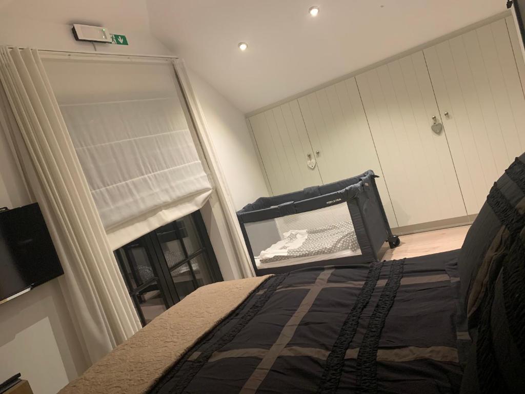 Postel nebo postele na pokoji v ubytování Maas Lodge