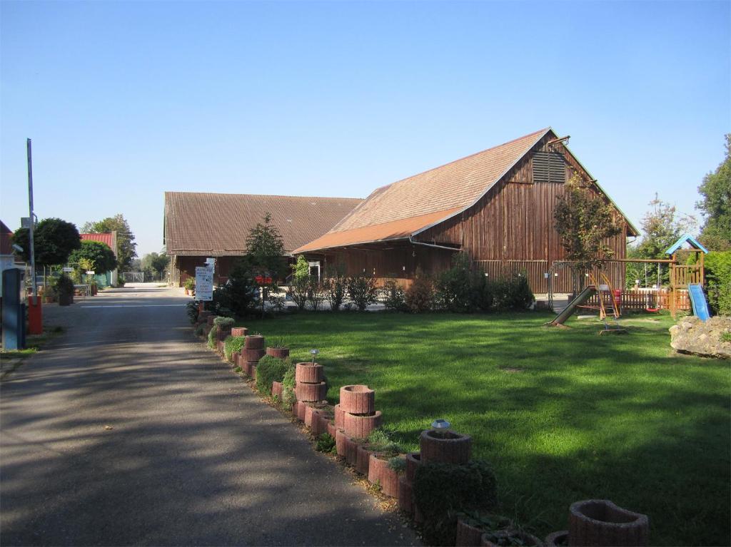 Zahrada ubytování Schlaffass-Camping Gutshof Donauried