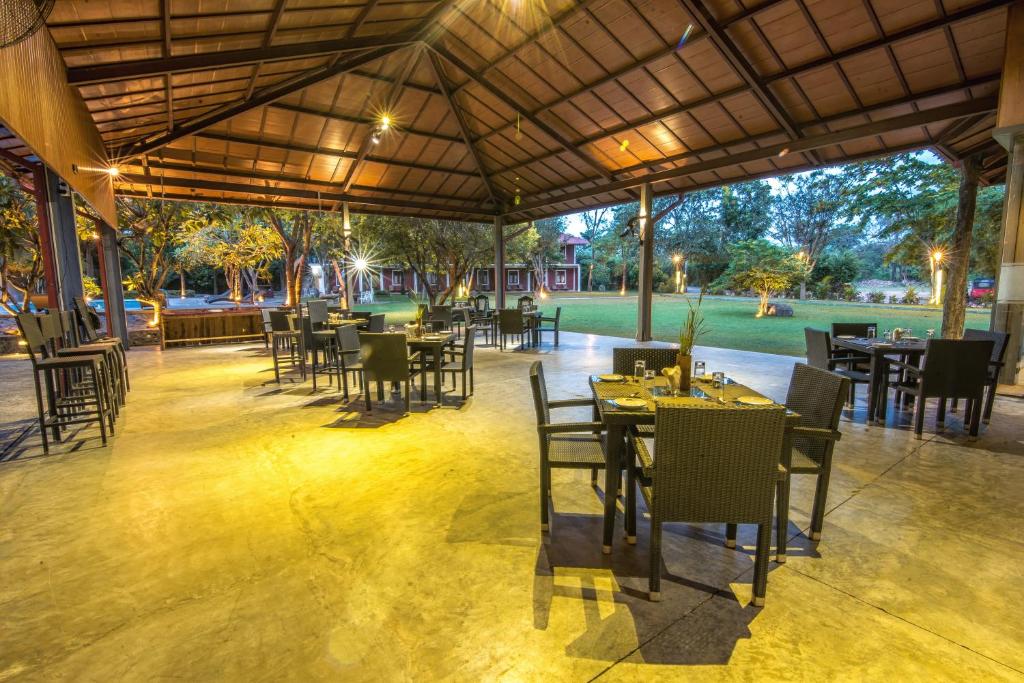 Restaurace v ubytování Mahanuge Hotel Polonnaruwa