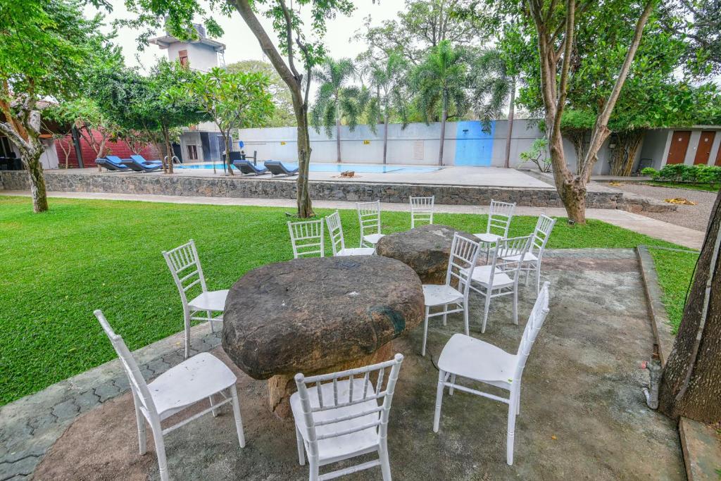 Zahrada ubytování Mahanuge Hotel Polonnaruwa