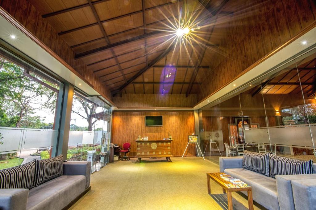 Posezení v ubytování Mahanuge Hotel Polonnaruwa