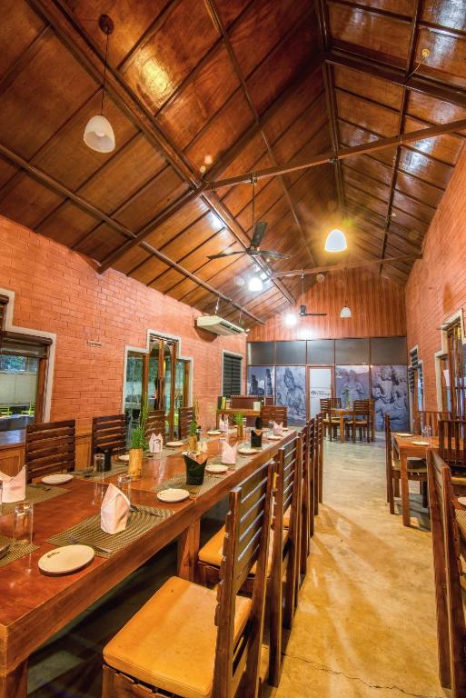 Restaurace v ubytování Mahanuge Hotel Polonnaruwa
