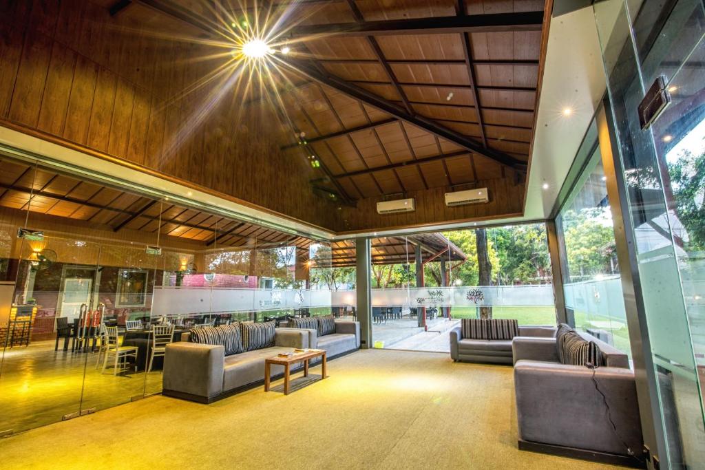 Posezení v ubytování Mahanuge Hotel Polonnaruwa