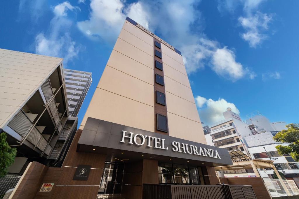 un hotel shumpkinarma edificio en una ciudad en Hotel Shuranza Chiba, en Chiba