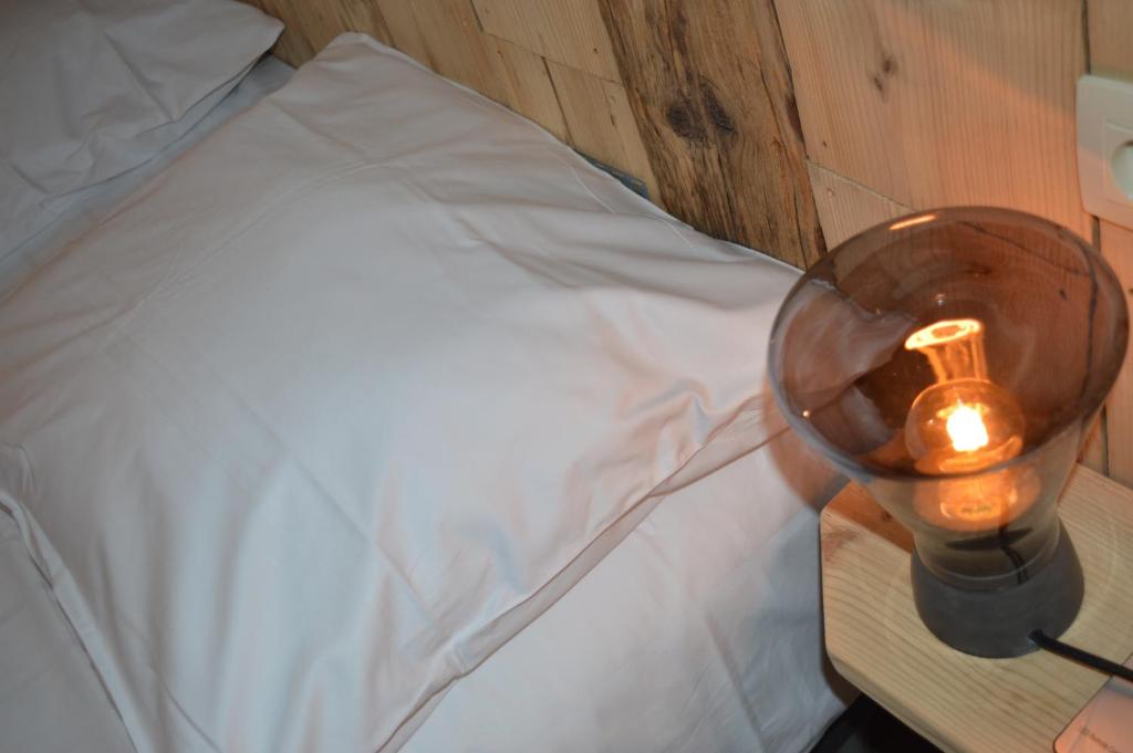 Postel nebo postele na pokoji v ubytování Luxury Spa Hotel - Francofolies