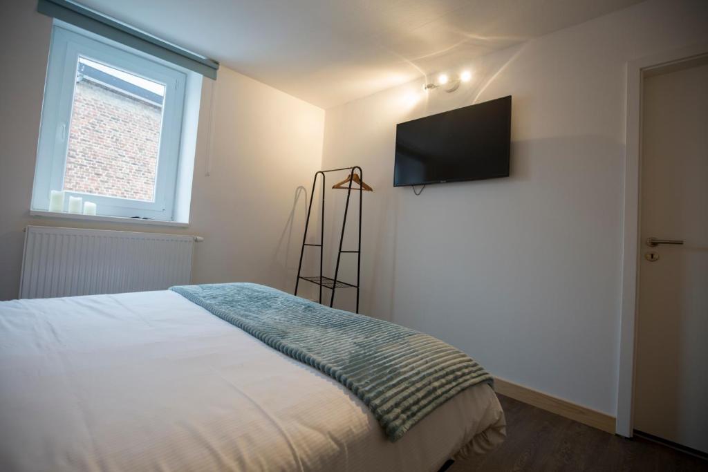 Postel nebo postele na pokoji v ubytování Luxury Spa Hotel - Francofolies