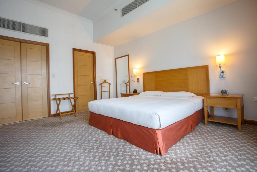 Postel nebo postele na pokoji v ubytování The Linden Suites