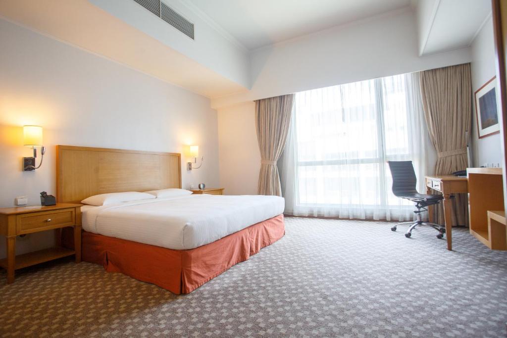 Postel nebo postele na pokoji v ubytování The Linden Suites