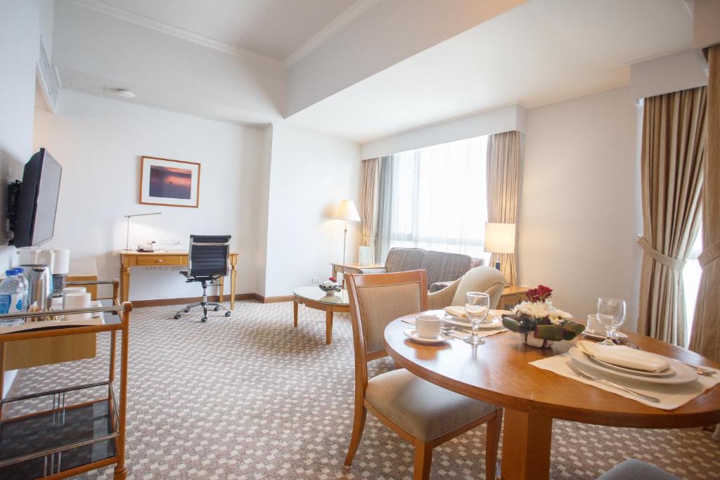 TV a/nebo společenská místnost v ubytování The Linden Suites