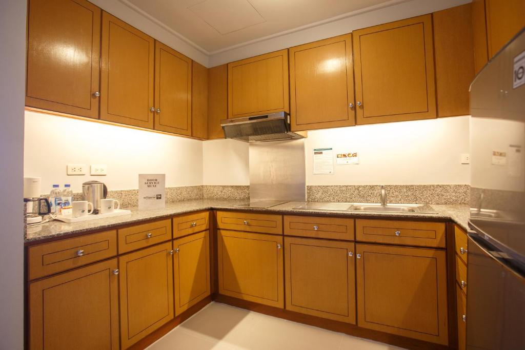 Kuchyň nebo kuchyňský kout v ubytování The Linden Suites