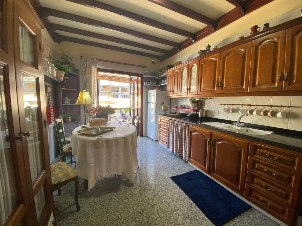 Kuchyňa alebo kuchynka v ubytovaní Casa Charry