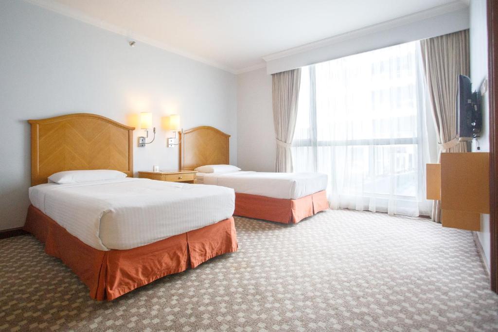 Postel nebo postele na pokoji v ubytování The Linden Suites