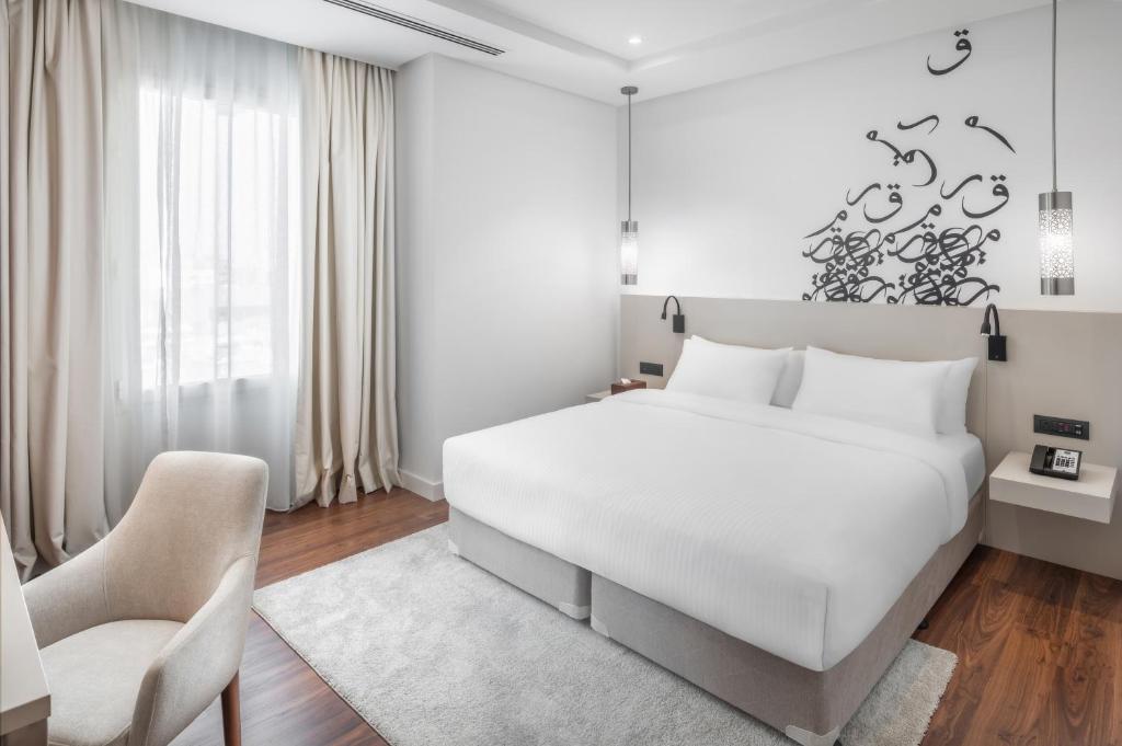 Postel nebo postele na pokoji v ubytování Landmark Hotel & Suites فندق وأجنحة لاندمارك
