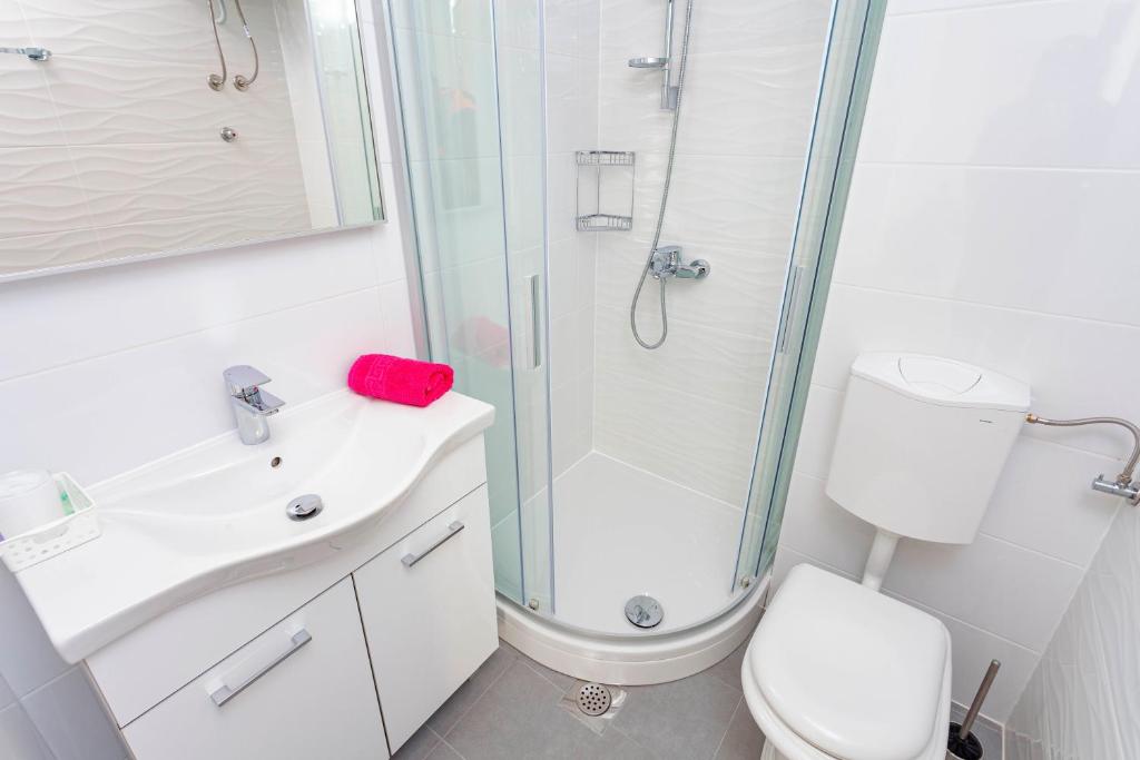 Villa King Apartments - 11