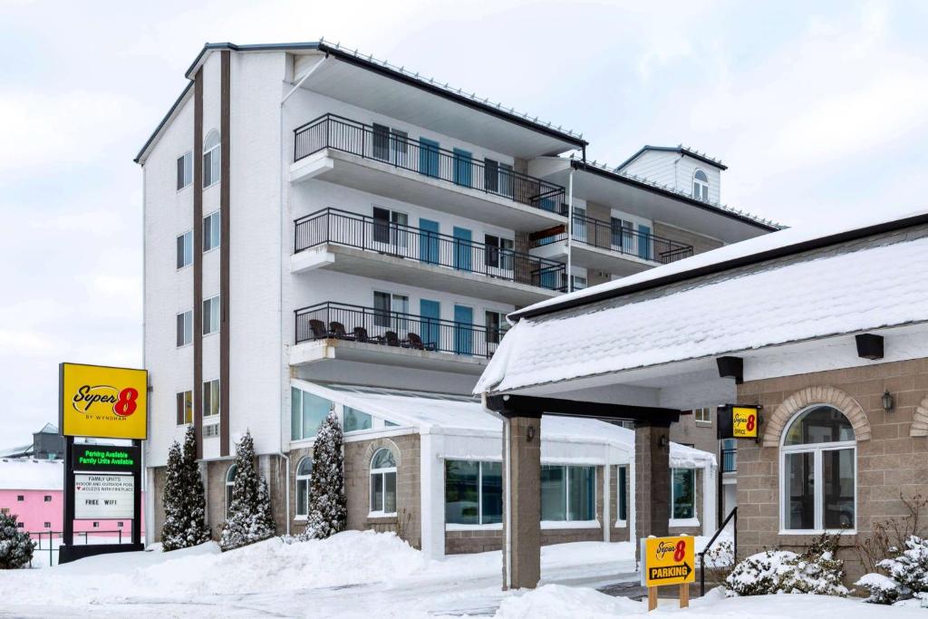 Super 8 by Wyndham Niagara Falls by the Falls - Resim 10