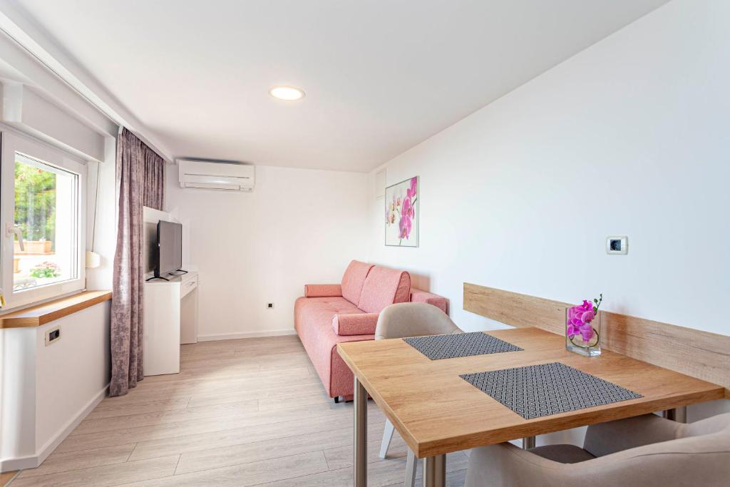 Villa King Apartments - 17